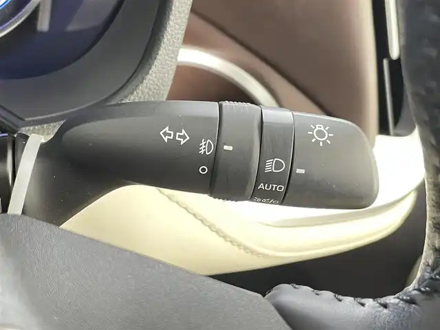 トヨタ ノア ハイブリッド Z 千葉県 2022(令4)年 3.4万km ホワイトパールクリスタルシャイン 純正１０型ナビ/CD＆DVDデッキ　/快適利便パッケージ　/トヨタセーフティセンス/レーダークルーズコントロール　/ドライバーモニターカメラ　/プリクラッシュセーフティ/レーンディパーチャーアラート/パーキングサポートブレーキ/オートハイビーム/ブラインドスポットモニター　/フルセグＴＶ＆AM＆FM＆Bluetooth＆Miracast/ＨＤＭＩポート/AC100V/USBポート　/両側電動スライドドア　/ＥＴＣ2.0/電動テールゲート/電動格納サイドミラー/1列目2列目シートヒーター/3眼LEDヘッドライト/フォグランプ/後席サンシェード/アイドリングストップ/純正ドアバイザー/プッシュスタート/純正フロアマット/スペアタイヤ