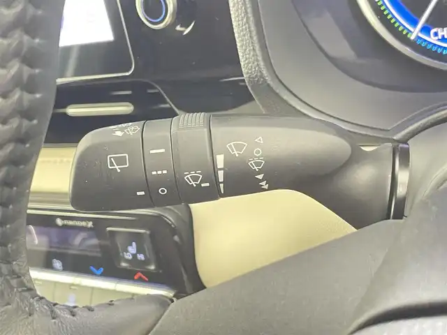 トヨタ ノア ハイブリッド Z 千葉県 2022(令4)年 3.4万km ホワイトパールクリスタルシャイン 純正１０型ナビ/CD＆DVDデッキ　/快適利便パッケージ　/トヨタセーフティセンス/レーダークルーズコントロール　/ドライバーモニターカメラ　/プリクラッシュセーフティ/レーンディパーチャーアラート/パーキングサポートブレーキ/オートハイビーム/ブラインドスポットモニター　/フルセグＴＶ＆AM＆FM＆Bluetooth＆Miracast/ＨＤＭＩポート/AC100V/USBポート　/両側電動スライドドア　/ＥＴＣ2.0/電動テールゲート/電動格納サイドミラー/1列目2列目シートヒーター/3眼LEDヘッドライト/フォグランプ/後席サンシェード/アイドリングストップ/純正ドアバイザー/プッシュスタート/純正フロアマット/スペアタイヤ