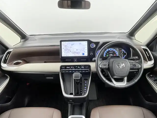 トヨタ ノア ハイブリッド Z 千葉県 2022(令4)年 3.4万km ホワイトパールクリスタルシャイン 純正１０型ナビ/CD＆DVDデッキ　/快適利便パッケージ　/トヨタセーフティセンス/レーダークルーズコントロール　/ドライバーモニターカメラ　/プリクラッシュセーフティ/レーンディパーチャーアラート/パーキングサポートブレーキ/オートハイビーム/ブラインドスポットモニター　/フルセグＴＶ＆AM＆FM＆Bluetooth＆Miracast/ＨＤＭＩポート/AC100V/USBポート　/両側電動スライドドア　/ＥＴＣ2.0/電動テールゲート/電動格納サイドミラー/1列目2列目シートヒーター/3眼LEDヘッドライト/フォグランプ/後席サンシェード/アイドリングストップ/純正ドアバイザー/プッシュスタート/純正フロアマット/スペアタイヤ