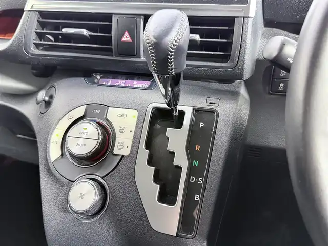 トヨタ シエンタ G 大阪府 2015(平27)年 6.4万km ブラックマイカ TRDエアロ 純正ナビ 両側電動ドア 衝突軽減B レーンアシスト バックカメラ ビルトインETC オートハイビーム LEヘッドDライト Bluetooth/DVD/CD スマートキー プッシュスタート オートエアコン 電動格納ミラー