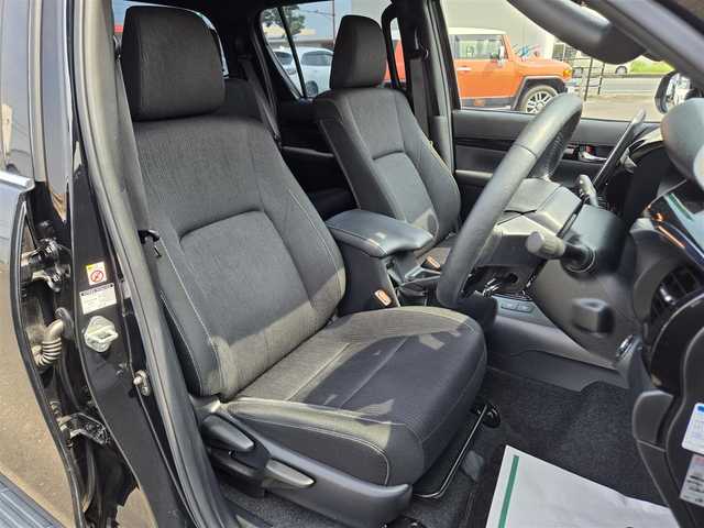 トヨタ ハイラックス Z ブラックラリーエディション 鹿児島県 2019(令1)年 4.6万km アティチュードブラックマイカ ターボ車　/ＡＬＰＩＮＥナビ　/ＥＴＣ　/レーダークルーズコントロール　/Ｂｌｕｅｔｏｏｔｈオーディオ　/ブラックＥＤ専用オプティトロンメーター　/排ガス浄化スイッチ　/前方ドライブレコーダー　/プリクラッシュセーフティ/ダウンヒルアシストコントロール/レーンディパーチャーアラート/ロードサインアシスト/リアデフロック/先行車発進告知機能/ホワイトレター純正タイヤ/ブラックED専用ブラックアルミホイール(18インチ)/プッシュスタート/スマートキー/バックカメラ/フルセグテレビ/エアバッグ(W+サイド)/カーテンエアバッグ