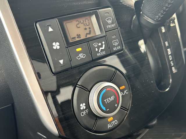 ダイハツ タント カスタム RS トップED SAⅡ 大阪府 2016(平28)年 5.2万km ブラックマイカメタリック 純正ナビ　/両側パワースライドドア　/コーナーセンサー　/ＥＴＣ車載器　/ＣＤ/ＤＶＤ　/バックカメラ　/オートライト/ヘッドライト　/純正フロアマット　/ハーフレザーシート　　/ベンチシート