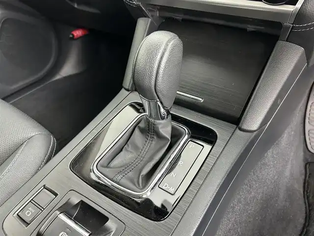 スバル アウトバック ベース 道央・札幌 2018(平30)年 6.1万km クリスタルホワイトP ・ワンオーナー/・４WD/・アイサイトVer3/・DIATONESOUNDナビ/　CD/DVD/SD/BT/フルセグ/・バック/サイド/フロントカメラ/・ETC/・アイサイトセーフティ＋/・X-MODE/・プリクラッシュセーフティ/・レーダークルーズコントロール/・レーンキープアシスト/・クリアランスソナー/・オートハイビーム/・ブラインドスポットモニター(BSM)/・スバルリヤビークルディテクション(SRVD)/・ステアリング・レスポンシブ・ヘッドランプ(SRH)/・後退時ブレーキアシスト(RAB)/・レザーシート/・前席パワーシート/・前席シートヒーター/・LEDヘッドライト/・LEDアクセサリーライナー/・ルーフレール/・プッシュスタート/・スマートキー/・純正フロアマット/・ドアバイザー