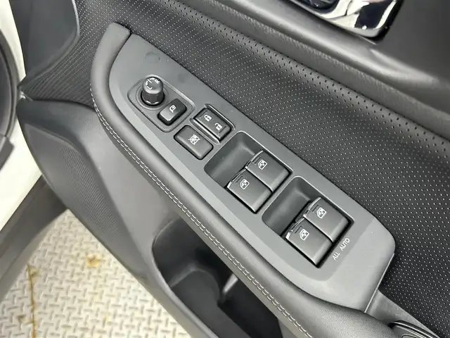 スバル アウトバック ベース 道央・札幌 2018(平30)年 6.1万km クリスタルホワイトP ・ワンオーナー/・４WD/・アイサイトVer3/・DIATONESOUNDナビ/　CD/DVD/SD/BT/フルセグ/・バック/サイド/フロントカメラ/・ETC/・アイサイトセーフティ＋/・X-MODE/・プリクラッシュセーフティ/・レーダークルーズコントロール/・レーンキープアシスト/・クリアランスソナー/・オートハイビーム/・ブラインドスポットモニター(BSM)/・スバルリヤビークルディテクション(SRVD)/・ステアリング・レスポンシブ・ヘッドランプ(SRH)/・後退時ブレーキアシスト(RAB)/・レザーシート/・前席パワーシート/・前席シートヒーター/・LEDヘッドライト/・LEDアクセサリーライナー/・ルーフレール/・プッシュスタート/・スマートキー/・純正フロアマット/・ドアバイザー