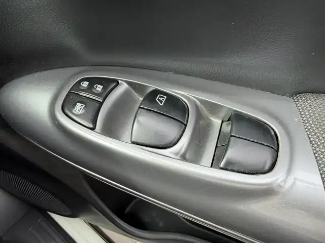 日産 ジューク 15RX 兵庫県 2011(平23)年 18.6万km ホワイトパール 社外ナビ/(CD/USB/AM/FM)/ETC/オートライト/スマートキー/社外フロアマット/電動格納ミラー/ヘッドライトレベライザー