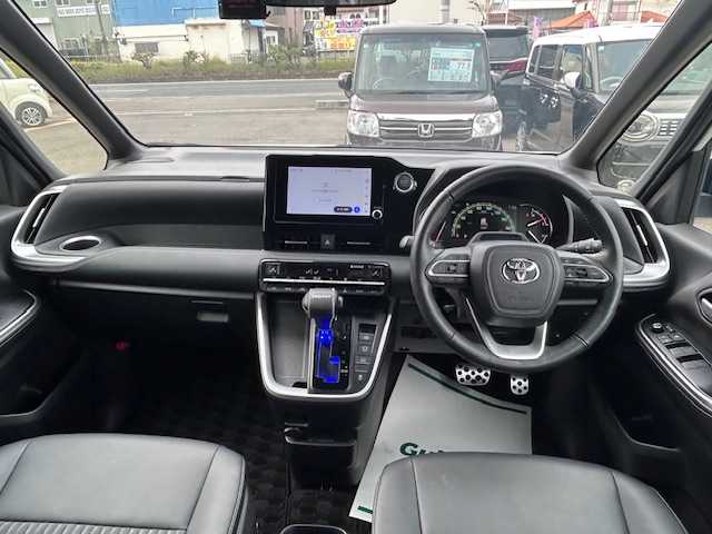 トヨタ ノア S－Z 大阪府 2022(令4)年 2.5万km ホワイトパールクリスタルシャイン 純正ディスプレイオーディオ/バックカメラ/快適利便パッケージ/・シートヒーター/・ステアリングヒーター/・ナノイーX/・パワーバックドア/ハンズフリー両側パワースライドドア/ブラインドスポットモニター/トヨタアドバンスパーク/ハーフレザーシート/オットマンチェア/ドライブレコーダー/ビルトインETC2.0/スマートキー×2