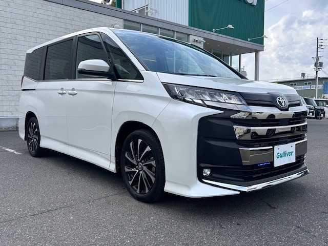 トヨタ ノア S－Z 大阪府 2022(令4)年 2.5万km ホワイトパールクリスタルシャイン 純正ディスプレイオーディオ/バックカメラ/快適利便パッケージ/・シートヒーター/・ステアリングヒーター/・ナノイーX/・パワーバックドア/ハンズフリー両側パワースライドドア/ブラインドスポットモニター/トヨタアドバンスパーク/ハーフレザーシート/オットマンチェア/ドライブレコーダー/ビルトインETC2.0/スマートキー×2