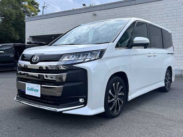 トヨタ ノア S－Z 大阪府 2022(令4)年 2.5万km ホワイトパールクリスタルシャイン 純正ディスプレイオーディオ/バックカメラ/快適利便パッケージ/・シートヒーター/・ステアリングヒーター/・ナノイーX/・パワーバックドア/ハンズフリー両側パワースライドドア/ブラインドスポットモニター/トヨタアドバンスパーク/ハーフレザーシート/オットマンチェア/ドライブレコーダー/ビルトインETC2.0/スマートキー×2