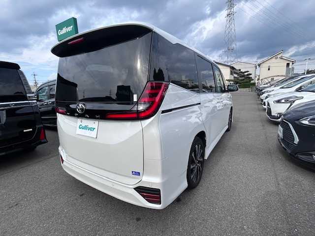 トヨタ ノア S－Z 大阪府 2022(令4)年 2.5万km ホワイトパールクリスタルシャイン 純正ディスプレイオーディオ/バックカメラ/快適利便パッケージ/・シートヒーター/・ステアリングヒーター/・ナノイーX/・パワーバックドア/ハンズフリー両側パワースライドドア/ブラインドスポットモニター/トヨタアドバンスパーク/ハーフレザーシート/オットマンチェア/ドライブレコーダー/ビルトインETC2.0/スマートキー×2