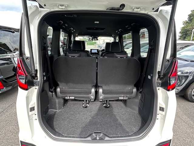 トヨタ ノア S－Z 大阪府 2022(令4)年 2.5万km ホワイトパールクリスタルシャイン 純正ディスプレイオーディオ/バックカメラ/快適利便パッケージ/・シートヒーター/・ステアリングヒーター/・ナノイーX/・パワーバックドア/ハンズフリー両側パワースライドドア/ブラインドスポットモニター/トヨタアドバンスパーク/ハーフレザーシート/オットマンチェア/ドライブレコーダー/ビルトインETC2.0/スマートキー×2