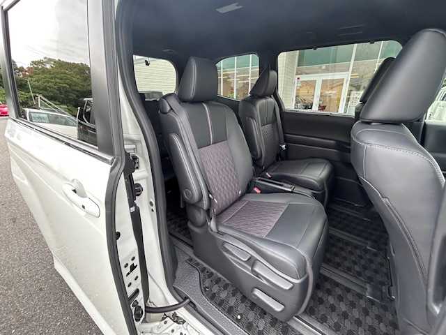 トヨタ ノア S－Z 大阪府 2022(令4)年 2.5万km ホワイトパールクリスタルシャイン 純正ディスプレイオーディオ/バックカメラ/快適利便パッケージ/・シートヒーター/・ステアリングヒーター/・ナノイーX/・パワーバックドア/ハンズフリー両側パワースライドドア/ブラインドスポットモニター/トヨタアドバンスパーク/ハーフレザーシート/オットマンチェア/ドライブレコーダー/ビルトインETC2.0/スマートキー×2