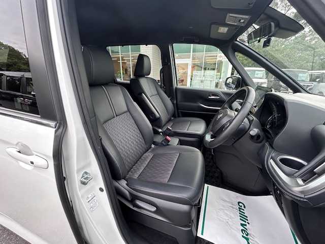 トヨタ ノア S－Z 大阪府 2022(令4)年 2.5万km ホワイトパールクリスタルシャイン 純正ディスプレイオーディオ/バックカメラ/快適利便パッケージ/・シートヒーター/・ステアリングヒーター/・ナノイーX/・パワーバックドア/ハンズフリー両側パワースライドドア/ブラインドスポットモニター/トヨタアドバンスパーク/ハーフレザーシート/オットマンチェア/ドライブレコーダー/ビルトインETC2.0/スマートキー×2