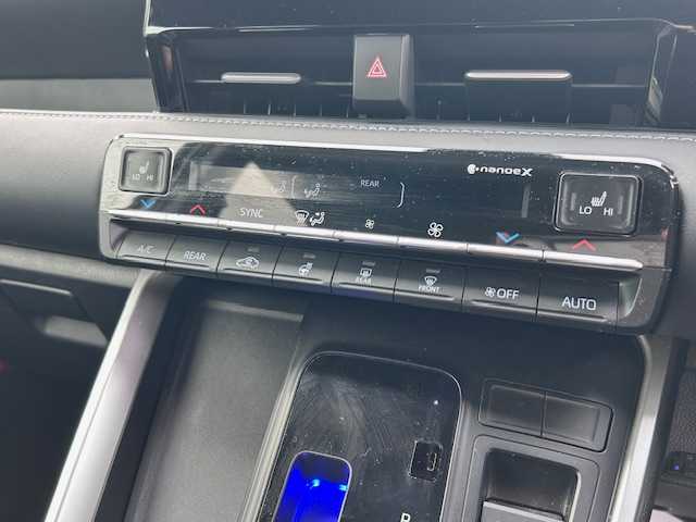 トヨタ ノア S－Z 大阪府 2022(令4)年 2.5万km ホワイトパールクリスタルシャイン 純正ディスプレイオーディオ/バックカメラ/快適利便パッケージ/・シートヒーター/・ステアリングヒーター/・ナノイーX/・パワーバックドア/ハンズフリー両側パワースライドドア/ブラインドスポットモニター/トヨタアドバンスパーク/ハーフレザーシート/オットマンチェア/ドライブレコーダー/ビルトインETC2.0/スマートキー×2