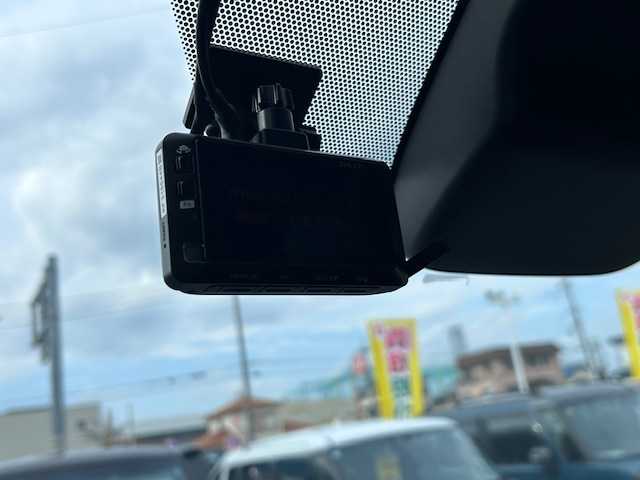 トヨタ ノア S－Z 大阪府 2022(令4)年 2.5万km ホワイトパールクリスタルシャイン 純正ディスプレイオーディオ/バックカメラ/快適利便パッケージ/・シートヒーター/・ステアリングヒーター/・ナノイーX/・パワーバックドア/ハンズフリー両側パワースライドドア/ブラインドスポットモニター/トヨタアドバンスパーク/ハーフレザーシート/オットマンチェア/ドライブレコーダー/ビルトインETC2.0/スマートキー×2