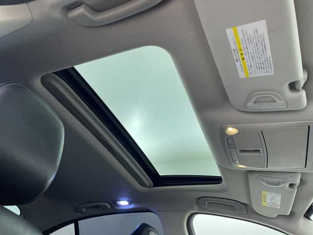 日産 スカイライン 200GT－t タイプP 大分県 2014(平26)年 10.2万km クリスタルホワイトパール 純正HDDナビ/（CD/DVD/BT/フルセグTV）/全方位カメラ/バックカメラ/レザーシート/パワーシート/シートヒーター/スマートキー/プッシュスタート/ETC/オートライト/フォグランプ/LEDヘッドライト/レーダークルーズコントロール/ステアリングスイッチ/革巻きステアリング/ドライブレコーダー/純正17インチアルミホイール