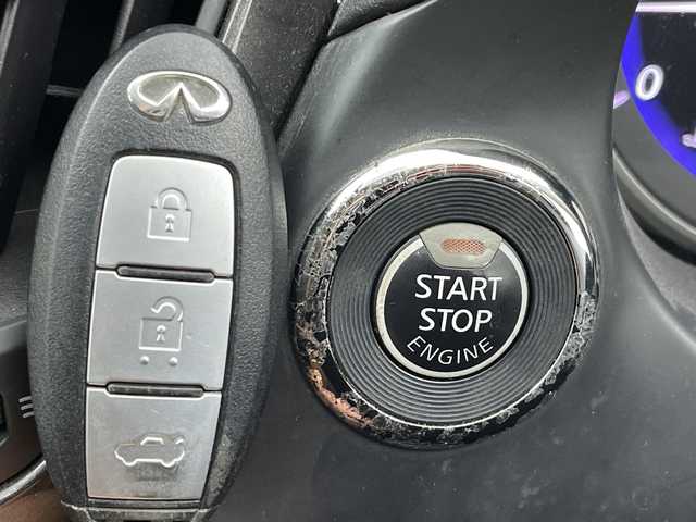 日産 スカイライン 200GT－t タイプP 大分県 2014(平26)年 10.2万km クリスタルホワイトパール 純正HDDナビ/（CD/DVD/BT/フルセグTV）/全方位カメラ/バックカメラ/レザーシート/パワーシート/シートヒーター/スマートキー/プッシュスタート/ETC/オートライト/フォグランプ/LEDヘッドライト/レーダークルーズコントロール/ステアリングスイッチ/革巻きステアリング/ドライブレコーダー/純正17インチアルミホイール