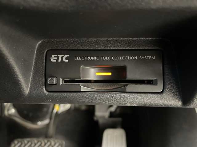 日産 スカイライン 200GT－t タイプP 大分県 2014(平26)年 10.2万km クリスタルホワイトパール 純正HDDナビ/（CD/DVD/BT/フルセグTV）/全方位カメラ/バックカメラ/レザーシート/パワーシート/シートヒーター/スマートキー/プッシュスタート/ETC/オートライト/フォグランプ/LEDヘッドライト/レーダークルーズコントロール/ステアリングスイッチ/革巻きステアリング/ドライブレコーダー/純正17インチアルミホイール