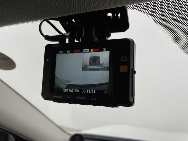 日産 スカイライン 200GT－t タイプP 大分県 2014(平26)年 10.2万km クリスタルホワイトパール 純正HDDナビ/（CD/DVD/BT/フルセグTV）/全方位カメラ/バックカメラ/レザーシート/パワーシート/シートヒーター/スマートキー/プッシュスタート/ETC/オートライト/フォグランプ/LEDヘッドライト/レーダークルーズコントロール/ステアリングスイッチ/革巻きステアリング/ドライブレコーダー/純正17インチアルミホイール