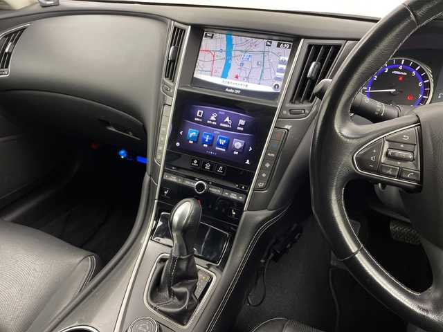 日産 スカイライン 200GT－t タイプP 大分県 2014(平26)年 10.2万km クリスタルホワイトパール 純正HDDナビ/（CD/DVD/BT/フルセグTV）/全方位カメラ/バックカメラ/レザーシート/パワーシート/シートヒーター/スマートキー/プッシュスタート/ETC/オートライト/フォグランプ/LEDヘッドライト/レーダークルーズコントロール/ステアリングスイッチ/革巻きステアリング/ドライブレコーダー/純正17インチアルミホイール