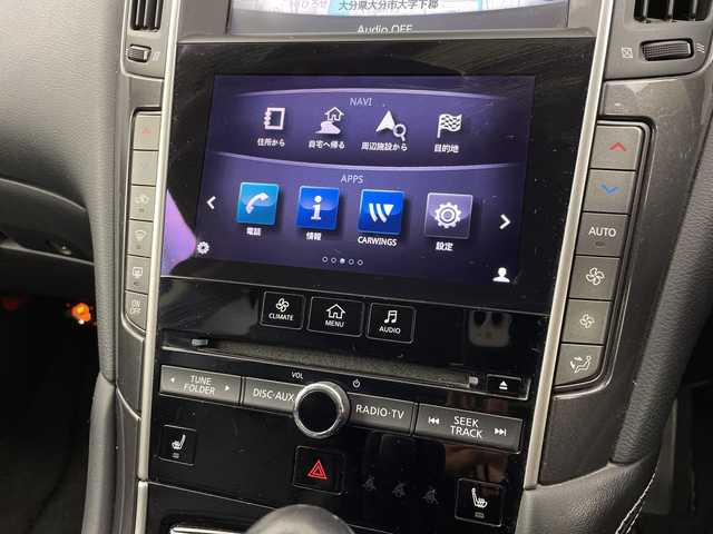 日産 スカイライン 200GT－t タイプP 大分県 2014(平26)年 10.2万km クリスタルホワイトパール 純正HDDナビ/（CD/DVD/BT/フルセグTV）/全方位カメラ/バックカメラ/レザーシート/パワーシート/シートヒーター/スマートキー/プッシュスタート/ETC/オートライト/フォグランプ/LEDヘッドライト/レーダークルーズコントロール/ステアリングスイッチ/革巻きステアリング/ドライブレコーダー/純正17インチアルミホイール