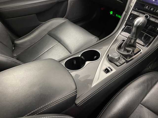 日産 スカイライン 200GT－t タイプP 大分県 2014(平26)年 10.2万km クリスタルホワイトパール 純正HDDナビ/（CD/DVD/BT/フルセグTV）/全方位カメラ/バックカメラ/レザーシート/パワーシート/シートヒーター/スマートキー/プッシュスタート/ETC/オートライト/フォグランプ/LEDヘッドライト/レーダークルーズコントロール/ステアリングスイッチ/革巻きステアリング/ドライブレコーダー/純正17インチアルミホイール