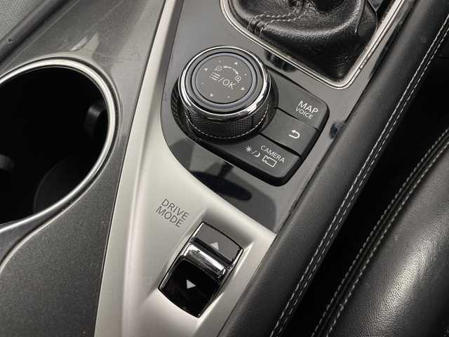 日産 スカイライン 200GT－t タイプP 大分県 2014(平26)年 10.2万km クリスタルホワイトパール 純正HDDナビ/（CD/DVD/BT/フルセグTV）/全方位カメラ/バックカメラ/レザーシート/パワーシート/シートヒーター/スマートキー/プッシュスタート/ETC/オートライト/フォグランプ/LEDヘッドライト/レーダークルーズコントロール/ステアリングスイッチ/革巻きステアリング/ドライブレコーダー/純正17インチアルミホイール