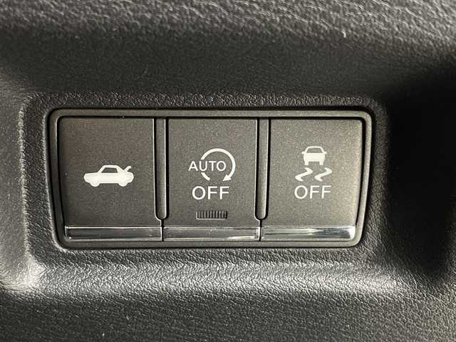 日産 スカイライン 200GT－t タイプP 大分県 2014(平26)年 10.2万km クリスタルホワイトパール 純正HDDナビ/（CD/DVD/BT/フルセグTV）/全方位カメラ/バックカメラ/レザーシート/パワーシート/シートヒーター/スマートキー/プッシュスタート/ETC/オートライト/フォグランプ/LEDヘッドライト/レーダークルーズコントロール/ステアリングスイッチ/革巻きステアリング/ドライブレコーダー/純正17インチアルミホイール