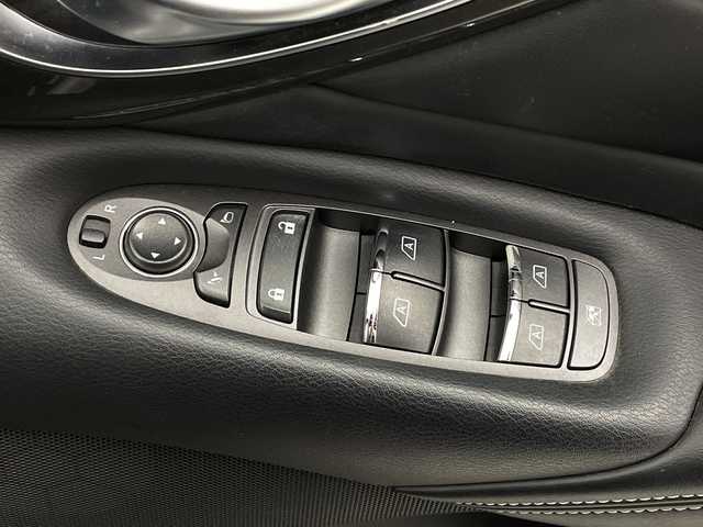 日産 スカイライン 200GT－t タイプP 大分県 2014(平26)年 10.2万km クリスタルホワイトパール 純正HDDナビ/（CD/DVD/BT/フルセグTV）/全方位カメラ/バックカメラ/レザーシート/パワーシート/シートヒーター/スマートキー/プッシュスタート/ETC/オートライト/フォグランプ/LEDヘッドライト/レーダークルーズコントロール/ステアリングスイッチ/革巻きステアリング/ドライブレコーダー/純正17インチアルミホイール