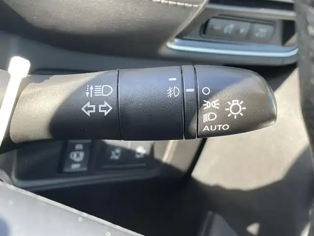 日産 セレナ ハイウェイスター 佐賀県 2016(平28)年 5.7万km ブリリアントホワイトパール プロパイロット/・インテリジェントクルーズコントロール/・車線維持機能/エマージェンシーブレーキ/純正9インチナビ/・TV/CD/DVD/BT/アラウンドビューモニター/スマートインナーミラー/両側パワースライドドア/ワンタッチパワースライド/ハンズフリーオートスライドドア/前後コーナーセンサー/LEDヘッドライト/フォグランプ/オートライト/純正１６インチアルミホイール/ステアリングスイッチ/革巻きステアリング/ビルトインETC/プッシュスタート