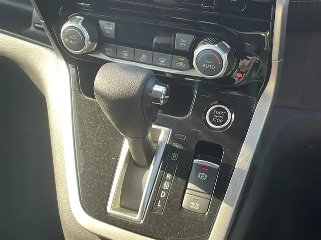 日産 セレナ ハイウェイスター 佐賀県 2016(平28)年 5.7万km ブリリアントホワイトパール プロパイロット/・インテリジェントクルーズコントロール/・車線維持機能/エマージェンシーブレーキ/純正9インチナビ/・TV/CD/DVD/BT/アラウンドビューモニター/スマートインナーミラー/両側パワースライドドア/ワンタッチパワースライド/ハンズフリーオートスライドドア/前後コーナーセンサー/LEDヘッドライト/フォグランプ/オートライト/純正１６インチアルミホイール/ステアリングスイッチ/革巻きステアリング/ビルトインETC/プッシュスタート