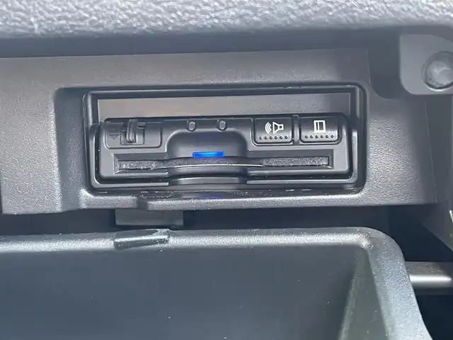 日産 セレナ ハイウェイスター 佐賀県 2016(平28)年 5.7万km ブリリアントホワイトパール プロパイロット/・インテリジェントクルーズコントロール/・車線維持機能/エマージェンシーブレーキ/純正9インチナビ/・TV/CD/DVD/BT/アラウンドビューモニター/スマートインナーミラー/両側パワースライドドア/ワンタッチパワースライド/ハンズフリーオートスライドドア/前後コーナーセンサー/LEDヘッドライト/フォグランプ/オートライト/純正１６インチアルミホイール/ステアリングスイッチ/革巻きステアリング/ビルトインETC/プッシュスタート