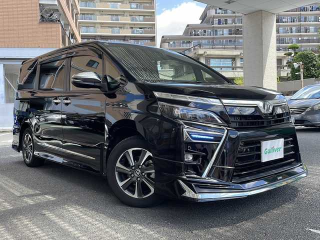 トヨタ ヴォクシー ZS 煌Ⅱ 大阪府 2019(令1)年 2.4万km ブラック ワンオーナー/モデリスタエアロ/純正10インチメモリナビ/フルセグテレビ/SD/DVD/USB/BT/HDMI/純正12.1インチフリップダウンモニター/バックカメラ/クルーズコントロール/両側パワースライドドア/ビルトインETC/プリクラッシュセーフティ/車線逸脱警告システム/コーナーセンサー/スマートキー/プッシュスタート/アイドリングストップ/ダブルオートエアコン/前席独立エアコン/TVキャンセラー/保証書、取説/スペアキー1本
