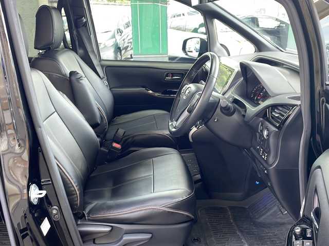 トヨタ ヴォクシー ZS 煌Ⅱ 大阪府 2019(令1)年 2.4万km ブラック ワンオーナー/モデリスタエアロ/純正10インチメモリナビ/フルセグテレビ/SD/DVD/USB/BT/HDMI/純正12.1インチフリップダウンモニター/バックカメラ/クルーズコントロール/両側パワースライドドア/ビルトインETC/プリクラッシュセーフティ/車線逸脱警告システム/コーナーセンサー/スマートキー/プッシュスタート/アイドリングストップ/ダブルオートエアコン/前席独立エアコン/TVキャンセラー/保証書、取説/スペアキー1本