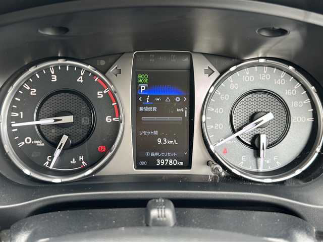 トヨタ ハイラックス Z 岐阜県 2020(令2)年 4万km シルバーメタリック 登録時走行距離39780km/純正ナビ/バックカメラ/キャノピー/サイドステップ/マッドガード/ドアバイザー/純正アルミホイール/Bluetooth接続/LEDヘッドライト/オートクルーズ/フルセグTV/純正フロアマット/スマートキー/全方位ドライブレコーダー/オートエアコン/レーンキープアシスト/コーナーセンサー