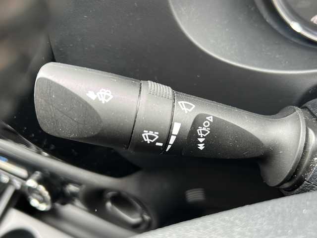 トヨタ ハイラックス Z 岐阜県 2020(令2)年 4万km シルバーメタリック 登録時走行距離39780km/純正ナビ/バックカメラ/キャノピー/サイドステップ/マッドガード/ドアバイザー/純正アルミホイール/Bluetooth接続/LEDヘッドライト/オートクルーズ/フルセグTV/純正フロアマット/スマートキー/全方位ドライブレコーダー/オートエアコン/レーンキープアシスト/コーナーセンサー