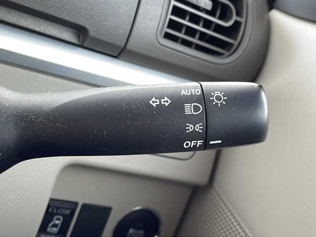 ダイハツ タント X SA 千葉県 2014(平26)年 9.7万km ファイアークォーツレッドM ワンオーナー/純正ナビ/TV/CD/USB/バックカメラ/横滑り防止装置/盗難防止装置/衝突軽減防止装置/オートライト/ステアリングスイッチ/スマートキー/スペアキー１本/リアサンシェード/純正ドアバイザー/プッシュスタート