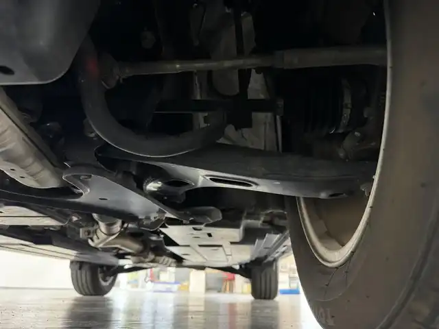 スバル フォレスター X－ブレイク 三重県 2018(平30)年 6.3万km クリスタルホワイトP ガソリン/4WD/MTモード付フロアCVT/純正 8インチ ダイヤトーンサウンドナビ/（FM/AM/CD/DVD/SD/MusicFolder/iPod/USB/TV/Bluetooth/AUX）/リヤビューモニター＆フロント・サイドビューモニター/ドライブレコーダー前方/ETC/EyeSight/・プリクラッシュブレーキ/・アクティブレーンキープ/・AT誤発進/誤後進抑制制御/・車線逸脱警報＆ふらつき警報/・全車速追従機能付クルコン/・先行車発進お知らせ機能/・後退時ブレーキサポート/［OP：アドバンスドセイフティパッケージ］/・アダプティブドライビングビーム/・スバルリヤビークルディテクション（SRVD：後側方警戒支援システム）/装備/・スマートリヤビューミラー（デジタルインナーミラー）*/・撥水ハーフレザーシート/・8wayパワーシート（Dメモリー付/N）/・シートヒーター（D/N/2nd左右）/・ステアリングヒーター/・オートライト＆ワイパー/・ステアリング連動LEDヘッドランプ（SRH）/・ルーフレール/・左右独立オートエアコン/・電子パーキングブレーキ/・パドルシフト/・ステアリングスイッチ/・17inAW/・スマートキーx1/など