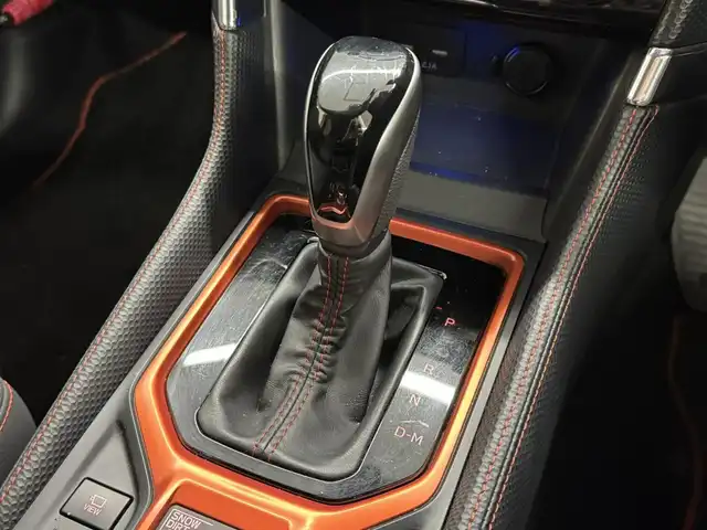 スバル フォレスター X－ブレイク 三重県 2018(平30)年 6.3万km クリスタルホワイトP ガソリン/4WD/MTモード付フロアCVT/純正 8インチ ダイヤトーンサウンドナビ/（FM/AM/CD/DVD/SD/MusicFolder/iPod/USB/TV/Bluetooth/AUX）/リヤビューモニター＆フロント・サイドビューモニター/ドライブレコーダー前方/ETC/EyeSight/・プリクラッシュブレーキ/・アクティブレーンキープ/・AT誤発進/誤後進抑制制御/・車線逸脱警報＆ふらつき警報/・全車速追従機能付クルコン/・先行車発進お知らせ機能/・後退時ブレーキサポート/［OP：アドバンスドセイフティパッケージ］/・アダプティブドライビングビーム/・スバルリヤビークルディテクション（SRVD：後側方警戒支援システム）/装備/・スマートリヤビューミラー（デジタルインナーミラー）*/・撥水ハーフレザーシート/・8wayパワーシート（Dメモリー付/N）/・シートヒーター（D/N/2nd左右）/・ステアリングヒーター/・オートライト＆ワイパー/・ステアリング連動LEDヘッドランプ（SRH）/・ルーフレール/・左右独立オートエアコン/・電子パーキングブレーキ/・パドルシフト/・ステアリングスイッチ/・17inAW/・スマートキーx1/など