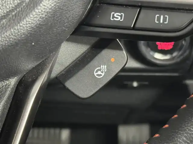 スバル フォレスター X－ブレイク 三重県 2018(平30)年 6.3万km クリスタルホワイトP ガソリン/4WD/MTモード付フロアCVT/純正 8インチ ダイヤトーンサウンドナビ/（FM/AM/CD/DVD/SD/MusicFolder/iPod/USB/TV/Bluetooth/AUX）/リヤビューモニター＆フロント・サイドビューモニター/ドライブレコーダー前方/ETC/EyeSight/・プリクラッシュブレーキ/・アクティブレーンキープ/・AT誤発進/誤後進抑制制御/・車線逸脱警報＆ふらつき警報/・全車速追従機能付クルコン/・先行車発進お知らせ機能/・後退時ブレーキサポート/［OP：アドバンスドセイフティパッケージ］/・アダプティブドライビングビーム/・スバルリヤビークルディテクション（SRVD：後側方警戒支援システム）/装備/・スマートリヤビューミラー（デジタルインナーミラー）*/・撥水ハーフレザーシート/・8wayパワーシート（Dメモリー付/N）/・シートヒーター（D/N/2nd左右）/・ステアリングヒーター/・オートライト＆ワイパー/・ステアリング連動LEDヘッドランプ（SRH）/・ルーフレール/・左右独立オートエアコン/・電子パーキングブレーキ/・パドルシフト/・ステアリングスイッチ/・17inAW/・スマートキーx1/など