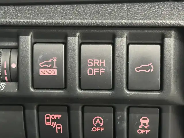 スバル フォレスター X－ブレイク 三重県 2018(平30)年 6.3万km クリスタルホワイトP ガソリン/4WD/MTモード付フロアCVT/純正 8インチ ダイヤトーンサウンドナビ/（FM/AM/CD/DVD/SD/MusicFolder/iPod/USB/TV/Bluetooth/AUX）/リヤビューモニター＆フロント・サイドビューモニター/ドライブレコーダー前方/ETC/EyeSight/・プリクラッシュブレーキ/・アクティブレーンキープ/・AT誤発進/誤後進抑制制御/・車線逸脱警報＆ふらつき警報/・全車速追従機能付クルコン/・先行車発進お知らせ機能/・後退時ブレーキサポート/［OP：アドバンスドセイフティパッケージ］/・アダプティブドライビングビーム/・スバルリヤビークルディテクション（SRVD：後側方警戒支援システム）/装備/・スマートリヤビューミラー（デジタルインナーミラー）*/・撥水ハーフレザーシート/・8wayパワーシート（Dメモリー付/N）/・シートヒーター（D/N/2nd左右）/・ステアリングヒーター/・オートライト＆ワイパー/・ステアリング連動LEDヘッドランプ（SRH）/・ルーフレール/・左右独立オートエアコン/・電子パーキングブレーキ/・パドルシフト/・ステアリングスイッチ/・17inAW/・スマートキーx1/など