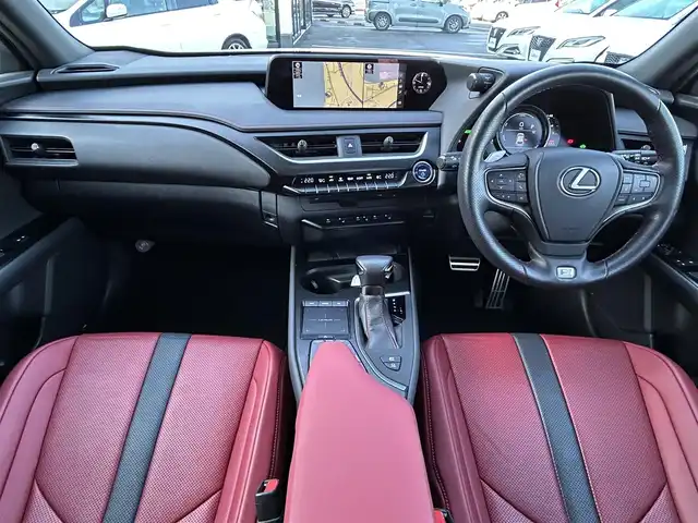 レクサス ＵＸ 250h Fスポーツ 島根県 2019(平31)年 3.2万km ホワイトノーヴァガラスフレーク 登録時走行距離　31114km/ワンオーナー/取扱説明書/純正ナビ/AM/FM/Bluetooth/CD/DVD/フルセグテレビ/バックカメラ/パドルシフト/レーダークルーズコントロール/レーンキープアシスト/ブラインドスポットモニター/パワーバックドア/電動格納ミラー/電動パーキング/ブレーキホールド/パワーシート（DN席）/メモリシート/シートヒーター（DN席）/ステアリングヒーター/純正フロアマット/プリクラッシュセーフティシステム/パーキングサポートアラート/パーキングサポートブレーキ/ETC2.0/純正アルミ１８インチ