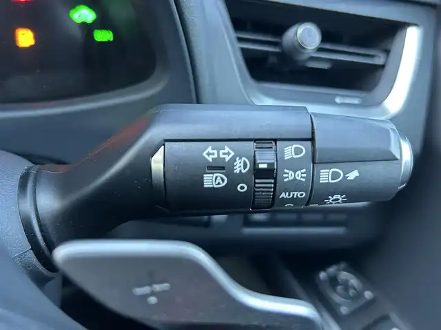 レクサス ＵＸ 250h Fスポーツ 島根県 2019(平31)年 3.2万km ホワイトノーヴァガラスフレーク 登録時走行距離　31114km/ワンオーナー/取扱説明書/純正ナビ/AM/FM/Bluetooth/CD/DVD/フルセグテレビ/バックカメラ/パドルシフト/レーダークルーズコントロール/レーンキープアシスト/ブラインドスポットモニター/パワーバックドア/電動格納ミラー/電動パーキング/ブレーキホールド/パワーシート（DN席）/メモリシート/シートヒーター（DN席）/ステアリングヒーター/純正フロアマット/プリクラッシュセーフティシステム/パーキングサポートアラート/パーキングサポートブレーキ/ETC2.0/純正アルミ１８インチ