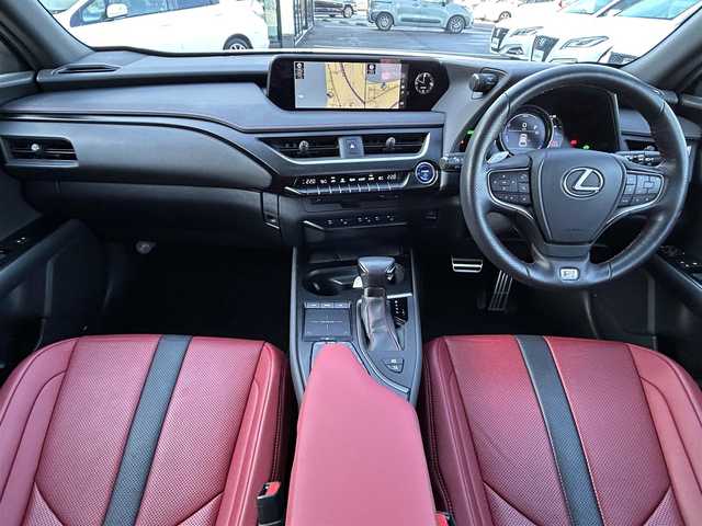 レクサス ＵＸ 250h Fスポーツ 島根県 2019(平31)年 3.2万km ホワイトノーヴァガラスフレーク 登録時走行距離　31114km/ワンオーナー/取扱説明書/純正ナビ/AM/FM/Bluetooth/CD/DVD/フルセグテレビ/バックカメラ/パドルシフト/レーダークルーズコントロール/レーンキープアシスト/ブラインドスポットモニター/パワーバックドア/電動格納ミラー/電動パーキング/ブレーキホールド/パワーシート（DN席）/メモリシート/シートヒーター（DN席）/ステアリングヒーター/純正フロアマット/プリクラッシュセーフティシステム/パーキングサポートアラート/パーキングサポートブレーキ/ETC2.0/純正アルミ１８インチ