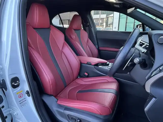 レクサス ＵＸ 250h Fスポーツ 島根県 2019(平31)年 3.2万km ホワイトノーヴァガラスフレーク 登録時走行距離　31114km/ワンオーナー/取扱説明書/純正ナビ/AM/FM/Bluetooth/CD/DVD/フルセグテレビ/バックカメラ/パドルシフト/レーダークルーズコントロール/レーンキープアシスト/ブラインドスポットモニター/パワーバックドア/電動格納ミラー/電動パーキング/ブレーキホールド/パワーシート（DN席）/メモリシート/シートヒーター（DN席）/ステアリングヒーター/純正フロアマット/プリクラッシュセーフティシステム/パーキングサポートアラート/パーキングサポートブレーキ/ETC2.0/純正アルミ１８インチ