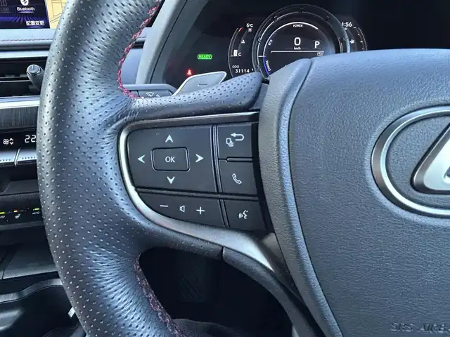 レクサス ＵＸ 250h Fスポーツ 島根県 2019(平31)年 3.2万km ホワイトノーヴァガラスフレーク 登録時走行距離　31114km/ワンオーナー/取扱説明書/純正ナビ/AM/FM/Bluetooth/CD/DVD/フルセグテレビ/バックカメラ/パドルシフト/レーダークルーズコントロール/レーンキープアシスト/ブラインドスポットモニター/パワーバックドア/電動格納ミラー/電動パーキング/ブレーキホールド/パワーシート（DN席）/メモリシート/シートヒーター（DN席）/ステアリングヒーター/純正フロアマット/プリクラッシュセーフティシステム/パーキングサポートアラート/パーキングサポートブレーキ/ETC2.0/純正アルミ１８インチ