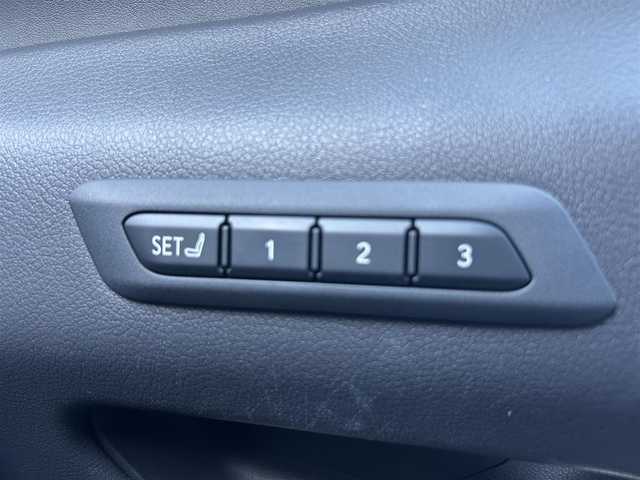 レクサス ＵＸ 250h Fスポーツ 島根県 2019(平31)年 3.2万km ホワイトノーヴァガラスフレーク 登録時走行距離　31114km/ワンオーナー/取扱説明書/純正ナビ/AM/FM/Bluetooth/CD/DVD/フルセグテレビ/バックカメラ/パドルシフト/レーダークルーズコントロール/レーンキープアシスト/ブラインドスポットモニター/パワーバックドア/電動格納ミラー/電動パーキング/ブレーキホールド/パワーシート（DN席）/メモリシート/シートヒーター（DN席）/ステアリングヒーター/純正フロアマット/プリクラッシュセーフティシステム/パーキングサポートアラート/パーキングサポートブレーキ/ETC2.0/純正アルミ１８インチ