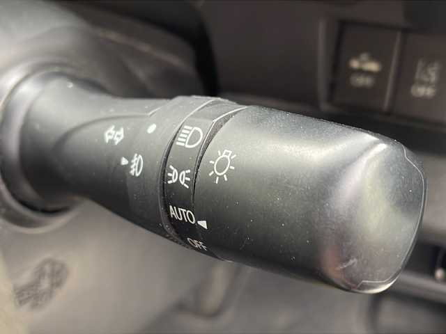 スズキ ジムニー XC 福岡県 2019(令1)年 7.1万km ミディアムグレー 前席シートヒーター　/クルーズコントロール　/ｔｙｐｅ－Ｃポート　/ＵＳＢポート　/純正ナビ（Ｂｌｕｅｔｏｏｔｈ・ラジオ・ＴＶ・ｉｐｏｄ）　/ＥＴＣ　/前方ドライブレコーダー　/背面タイヤ　/ＬＥＤライト/４WD/衝突軽減ブレーキ/フォグランプ/電動格納ミラー/ステアリングスイッチ/レーンキープアシスト/オートライト/純正ホイール/衝撃被害軽減システム/ダウンヒルアシストコントロール/レーンキープアシスト/取扱説明書