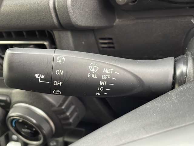 スズキ ジムニー XC 福岡県 2019(令1)年 7.1万km ミディアムグレー 前席シートヒーター　/クルーズコントロール　/ｔｙｐｅ－Ｃポート　/ＵＳＢポート　/純正ナビ（Ｂｌｕｅｔｏｏｔｈ・ラジオ・ＴＶ・ｉｐｏｄ）　/ＥＴＣ　/前方ドライブレコーダー　/背面タイヤ　/ＬＥＤライト/４WD/衝突軽減ブレーキ/フォグランプ/電動格納ミラー/ステアリングスイッチ/レーンキープアシスト/オートライト/純正ホイール/衝撃被害軽減システム/ダウンヒルアシストコントロール/レーンキープアシスト/取扱説明書