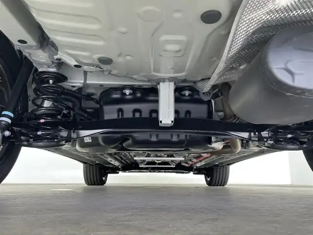 トヨタ カローラ クロス ハイブリッド Z 大分県 2024(令6)年 0.1万km プラチナホワイトパールマイカ トヨタセーフティセンス/・プリクラッシュセーフティ/・レーントレーシングアシスト/・オートマチックハイビーム/・レーダークルーズコントロール/純正ディスプレイオーディオ/（BT/フルセグTV/AppleCarPlay/パノラミックビューモニター/パノラマルーフ/パワーバックドア/LEDオートライト/フォグランプ/ハーフレザーシート/パワーシート/シートヒーター/純正18インチアルミホイール/クリアランスソナー/スマートキー/ETC2.0/保証書