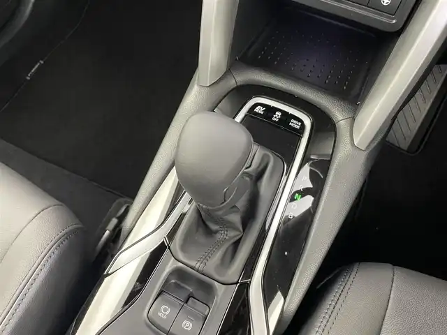 トヨタ カローラ クロス ハイブリッド Z 大分県 2024(令6)年 0.1万km プラチナホワイトパールマイカ トヨタセーフティセンス/・プリクラッシュセーフティ/・レーントレーシングアシスト/・オートマチックハイビーム/・レーダークルーズコントロール/純正ディスプレイオーディオ/（BT/フルセグTV/AppleCarPlay/パノラミックビューモニター/パノラマルーフ/パワーバックドア/LEDオートライト/フォグランプ/ハーフレザーシート/パワーシート/シートヒーター/純正18インチアルミホイール/クリアランスソナー/スマートキー/ETC2.0/保証書